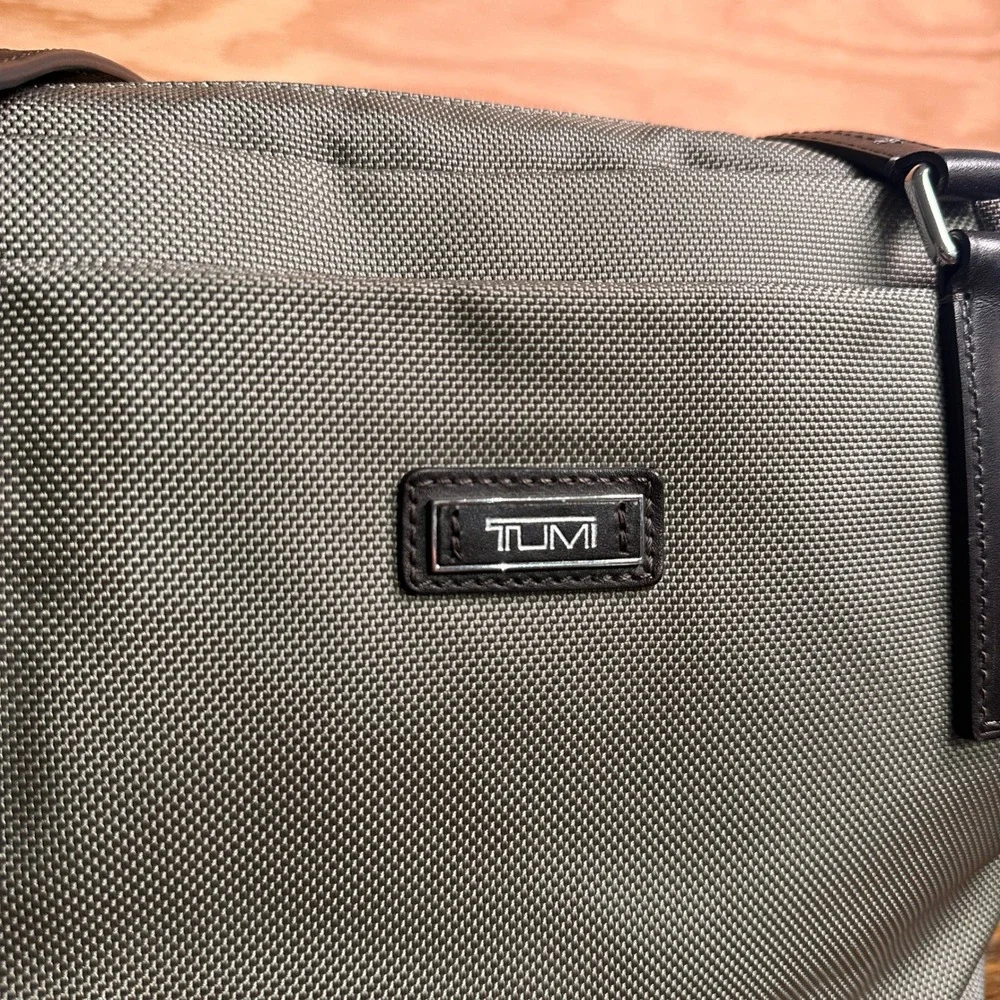 Tumi Shoulder Bag Voyageur Q-Tote Gray Ballistic Nylon Leather Trim Bag 73214BRD